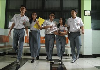 Orangtua Remaja Ini Tak Terima Anaknya Dikeluarkan dari Kelas karena Salah Pakai Seragam