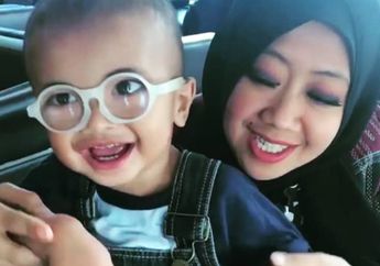 Kisah Perjuangan Asri Welas untuk Sang Anak yang Menderita Katarak Sejak Usia 3 Bulan