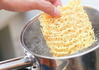 Penggemar Mie Instan Tak Perlu Khawatir, ini 4 Tips Anti Repot yang Bikin Mie Instan Jadi Lebih Bergizi!
