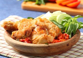 Resep Ayam Penyet Paling Enak ya Resep Ayam Goreng Tepung Penyet Ini
