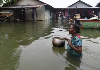 Deretan Foto Senyum Pilu Para Pengungsi Banjir Bandang Sentani