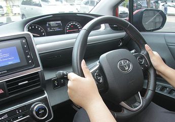 Sering Dipegang Tangan, Begini Cara Gampang Bersihkan Setir Mobil