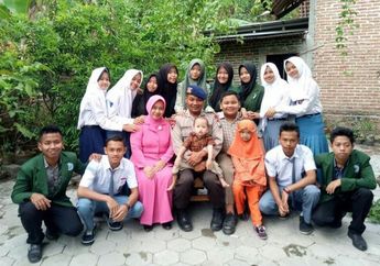 Inspiratif, Anggota Brimob ini Berhasil Hidupi 79 Anak Yatim Selama 11 Tahun Meski Gajinya Pas-pasan!
