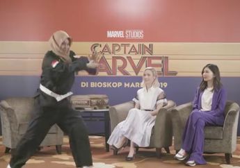 Atlet Pencak Silat, Sarah Tria Monita Memberikan Baju Silat kepada Pemeran Film Captain Marvel, Brie Larson dan Gemma Chan