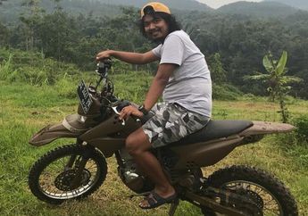 Bergaya Bak Dilan dengan Motor Gedenya, Dodit Mulyanto Banjir Pujian!