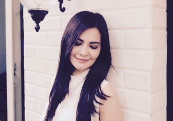 Terlibat Skandal Video Panas Dengan Ariel Noah, Cut Tari Kepergok Tampil Seksi Saat di Kafe