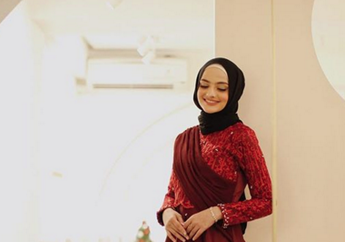Tampil Glamor Saat Kondangan dengan Dress ala Selebgram Hijab!