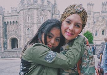Intip 4 Gaya Hits & Kece Anak Kedua Eko Patrio dengan Mamanya, Viona Rosalina!