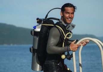 Pengalaman Ngeri-ngeri Sedap di Papua, Richard Kyle Berenang Bareng Hiu Paus Sepanjang Sepuluh Meter!
