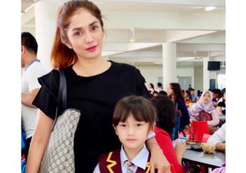 Tangis haru Ussy Sulistiawaty Saat Sang Putri Bersiap Ikuti Final World Mathematics Invitational di Jepang!