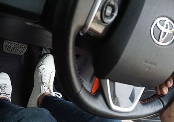 Pilihan Flat Shoes, Nyetir Mobil Tetap Aman dan Gaya