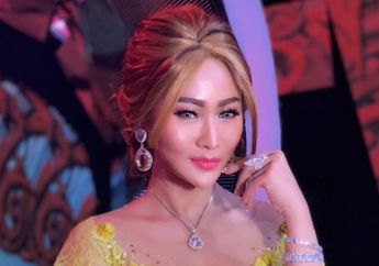 Pamer Nyoblos Pemilu 2019 Pakai Daster, Inul Daratista Justru Sukses Jadi Sorotan Gara-gara Kalung Berlian!