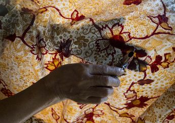 Blanko Merah yang Menautkan Kisah Batik Tiga Negeri Di Pulau Jawa