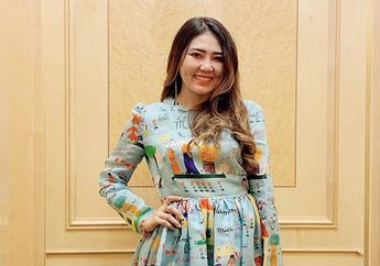 Setelah Dihujat Karena Sering Cover Lagu, Kini Via Vallen Dihujat Karena Ngulek di Atas Meja Kaca