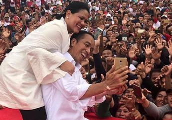 Berjalan Sepayung Berdua Usai Makan Siang, Keromantisan Presiden Jokowi dan Iriana Bikin Baper!