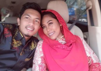 Banjir Komentar Pedas Setelah Posting Foto Cium Suami, Evi Masamba Murka dan Beri Balasan Menohok