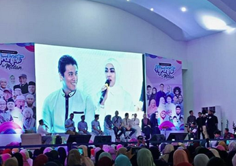 Hadir di Pengajian Artis, Penampilan Syahrini Curi Perhatian!