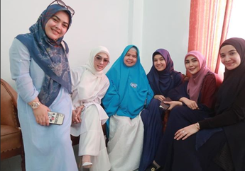 Ikut Acara Hijrah di Medan, Syahrini-Reino Absen Makan Duren Bareng Artis, Warganet: 'Mana Level, Sih?'