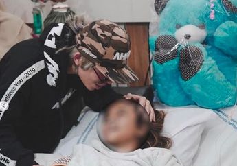 Kunjungi Siswi Korban Penganiayaan, Atta Halilintar Beri Segepok Uang