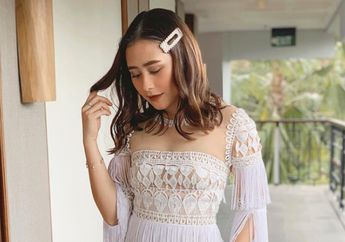 Stunning & Lovely! Intip 4 Dress Putih Ala Prilly Latuconsina Buat Kondangan!