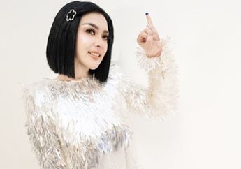 Terbang Naik Jet Pribadi dengan Kaki Terluka, Syahrini Lupakan Rasa Sakit dengan Es Potong Durian