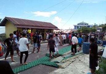 Ungkit Bantuan Usai Shalat Jumat, Caleg Gagal Bikin Warga Emosi dan Kembalikan Karpet Lalu Usir dari Masjid