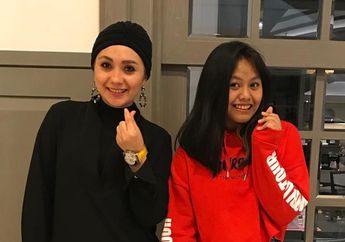 Anti Boring! Kepoin 7 Padu Padan Sneakers Putih Ala Anak Eko Patrio, Nayla Ayu!