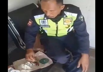 VIRAL, Satpam Makan Nasi Padang Lauknya Obat Nyamuk Bakar, Alasan di Baliknya Bikin Netizen Auto Naik Darah!