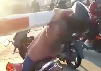 Viral Emak-Emak Dibuat KO Palang Pintu Rel Kereta Api