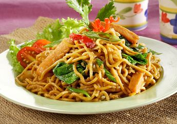 Menu Sahur Praktis Tanpa Nasi, Bikin Saja Mi Goreng Sosis Ayam Yang Praktis Ini