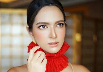 Saingan dengan Luna Maya, Nia Ramadhani Juga Kenakan Brand Fendi Seluruh Tubuh!