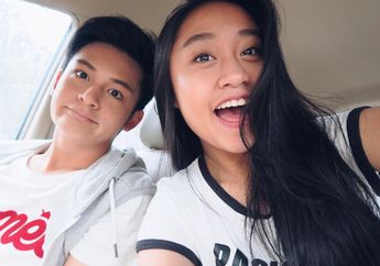 5 Gaya Manis & Simpel Adik Randy Martin, Vanessa Audy Pakai Rok!