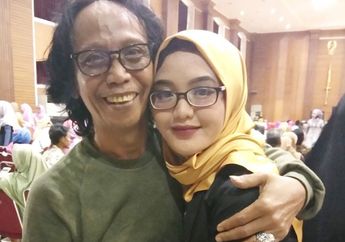 5 Momen Kebersamaan Tia Septiana dan Sang Ayah, Komedian Mandra. Dekat Banget!