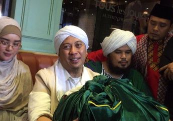 Sang Istri Ungkap Perbedaan Rumah Opick Sebelum & Sesudah Simpan Rambut Nabi Muhammad SAW, Sampai Kaget!