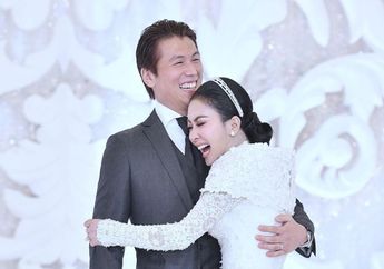 Bak Dunia Milik Berdua, Reino Barack Jadi Sorotan Saat Kedapatan Elus Mesra Tangan Syahrini Diam-diam, Nempel Terus!