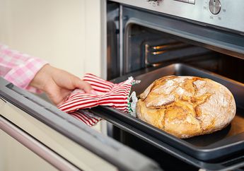 Kenapa Cake Kempes Setelah Keluar dari Oven? Ini 3 Penyebabnya
