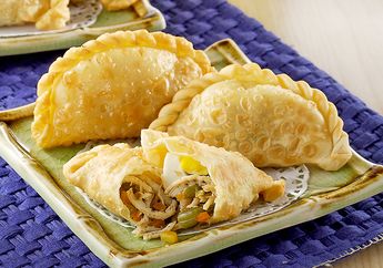 Menu Takjil Buka Puasa Enak, Pastel Keju Lada Hitam Ini Juara Banget