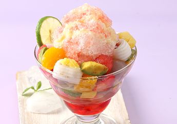 Minuman Buka Puasa Sehat, Segelas Sup Buah Kelapa yang Kesegarannya Begitu Menggoda