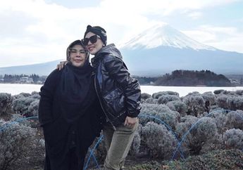 Kontras dengan Orang Tua Reino Barack yang Konglomerat, Terungkap Usaha Kuliner Ibu Syahrini yang Sangat Sederhana
