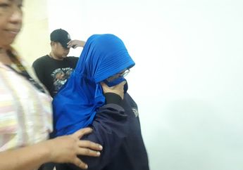Hakim Bebaskan Atas Tuduhan, Emak-emak Penyebar Video Ancaman Pada Jokowi Sujud Syukur. Habis Itu, Ia Justru Keluarkan Pernyataan Mengejutkan Ini