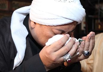Ulama Keturunan Nabi Muhammad SAW Ungkap Keaslian Sehelai Rambut Rasulullah SAW yang Dibawa Oleh Opick