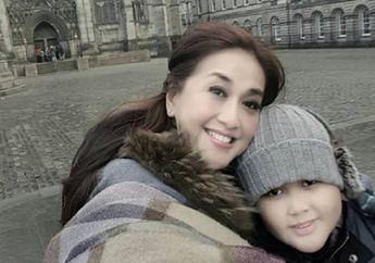 Mati Suri saat Melahirkan Sang Putra, Paramitha Rusady Gelar Acara Khitanan Mewah dengan Setumpuk Kue
