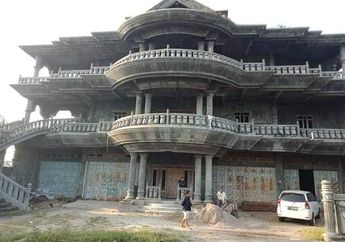 Penampakan Rumah Seperti Istana yang Terbengkalai di Garut. Megah Namun Menyeramkan!