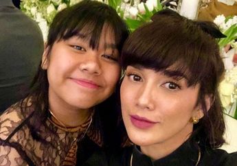 Anak Angkatnya Bikin Pengakuan Mengejutkan di Meja Makan, Ussy Sulistiawaty Sampai Geram dan Periksa Ponselnya!