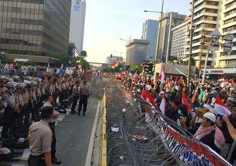 LIVE STREAMING Kondisi Terkini Jakarta Pasca Aksi Anarkis Massa 22 Mei 2019, Tameng dan Tongkat Petugas Dimasukkan ke dalam Truk