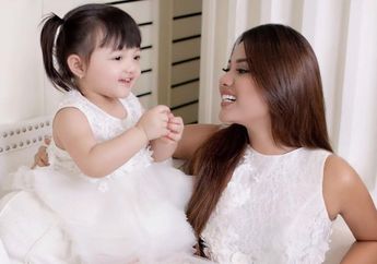Buatkan Cupcake Spesial Untuk Sang Adik, Tingkah Tak Terduga Arsy Bikin Aurel Hermansyah Kaget!