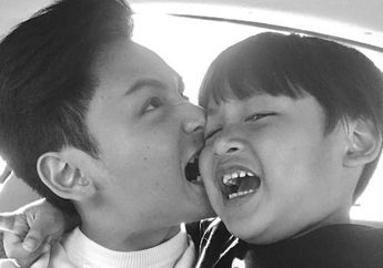Gemasnya 6 Fashion Kompak Randy Martin dengan Adik Paling Kecil, Cliff Reagan. Kayak Kembar!