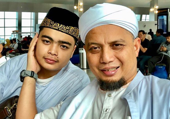 Bikin Haru! Abinya Berpulang, Ini Potret Kenangan Alm. Ustadz Arifin Ilham & Putra Keduanya, Ameer Azzikra.