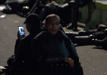 Karya Visual Humanis Ini Tercipta di Antara Aksi Anarkis di Jakarta