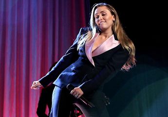 Miley Cyrus Ngerap di Lagu Cattitude, Nyebut Nicki Minaj dan Cardi B
